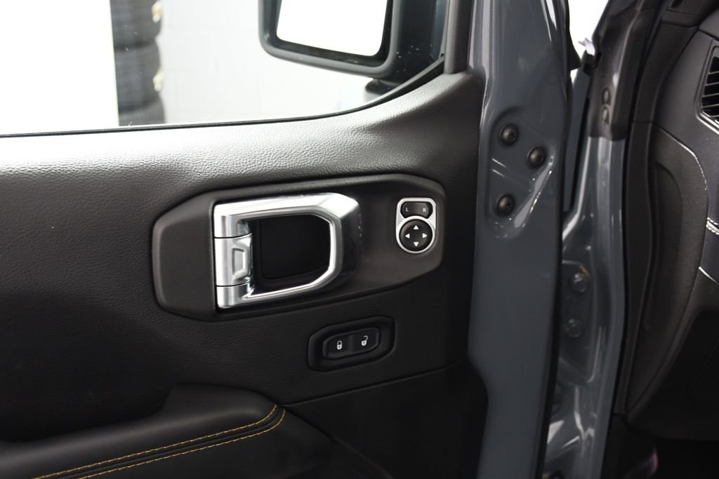 Used 2025 Anvil Clearcoat Jeep Sahara 4xe image 15