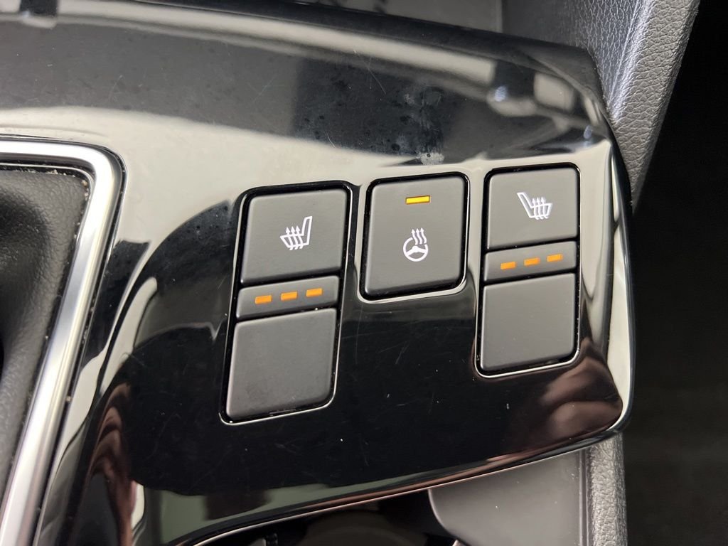 Used 2023 White Kia SX image 18