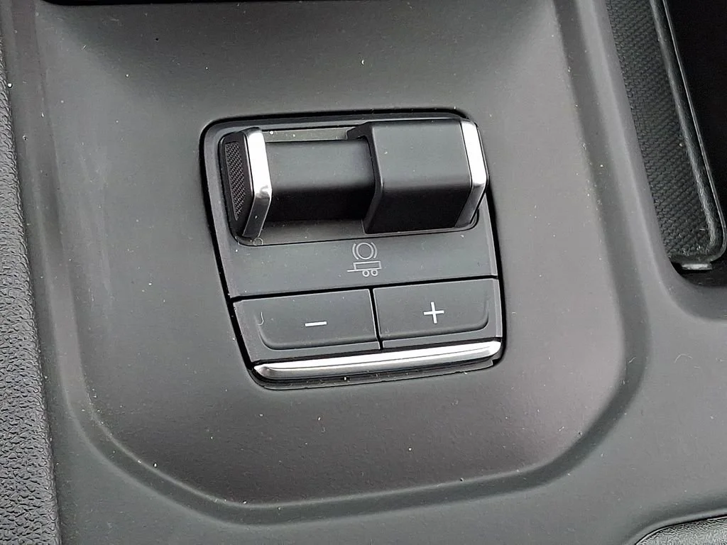 Used 2025 Onyx Black GMC AT4 image 25
