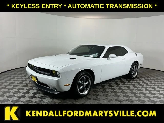 Used 2013 Bright White Dodge SXT image 1