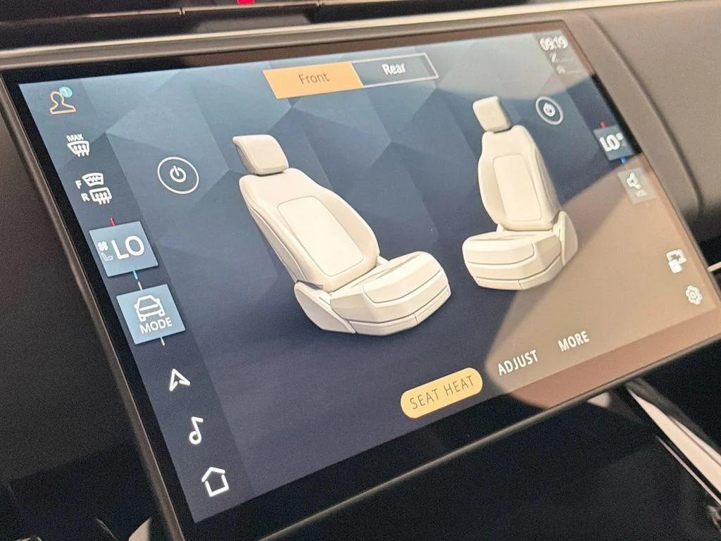 New 2026 Borasco Grey Land Rover Dynamic SE image 21