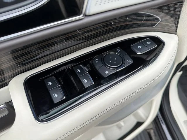 Used 2024  Lincoln Black Label image 18