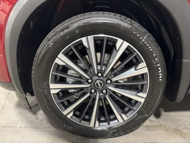 New 2026 Scarlet Ember Tintcoat / Super Black Two-tone Nissan Platinum image 9