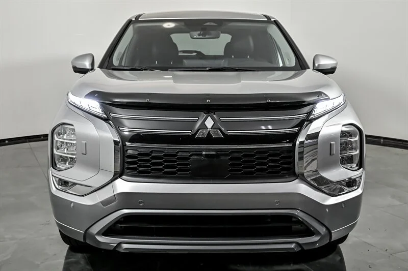 Used 2025 Alloy Silver Metallic Mitsubishi SE image 4