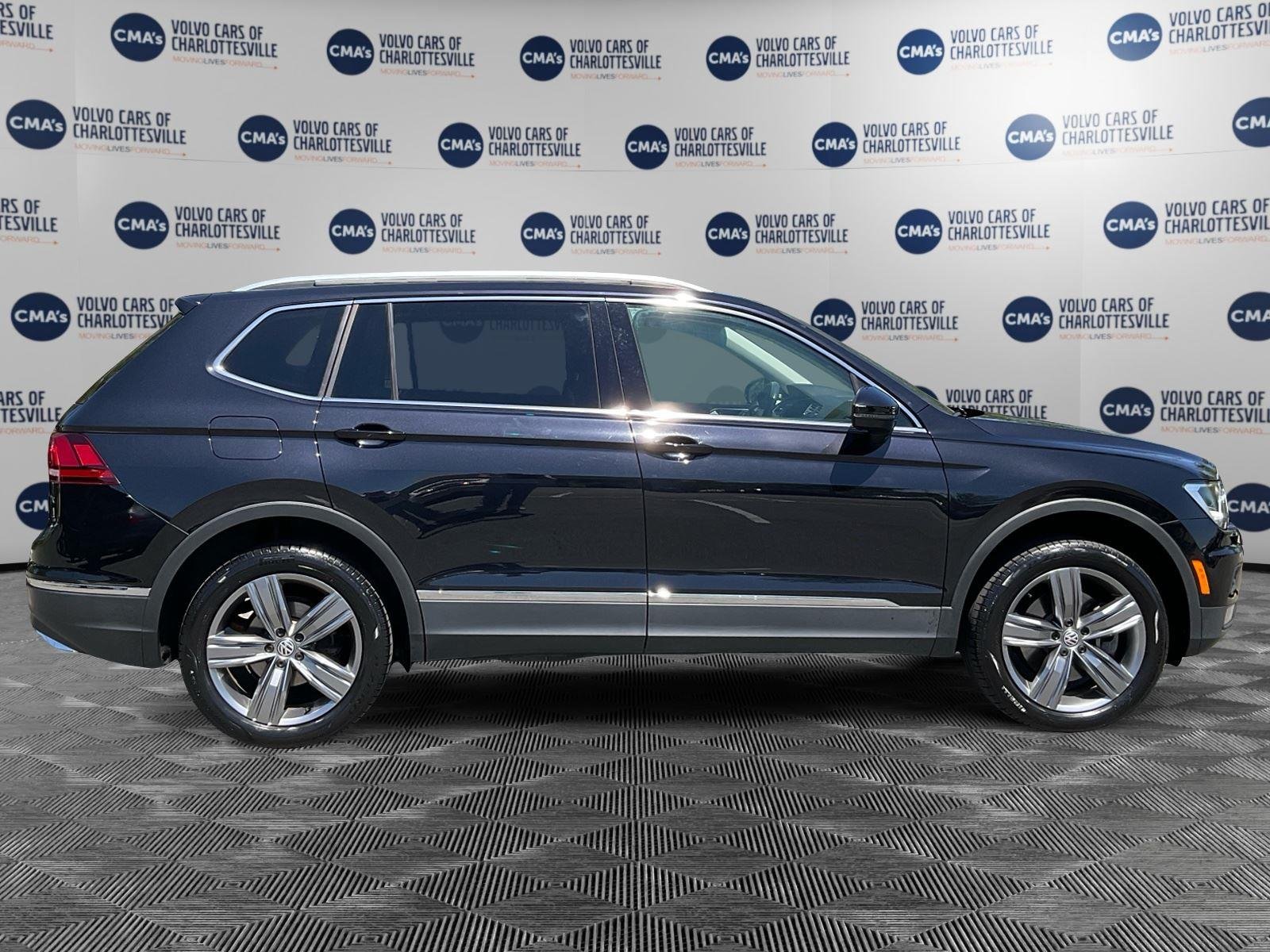 Used 2020 Deep Black Pearl Volkswagen SEL image 6