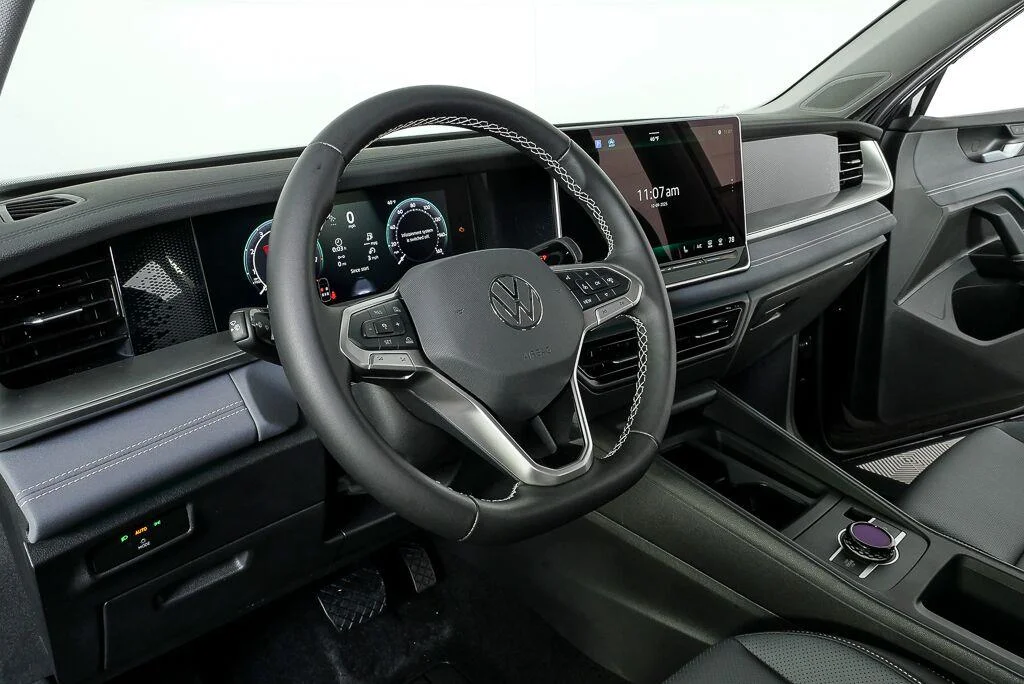 New 2026 Deep Black Pearl Volkswagen SE image 7