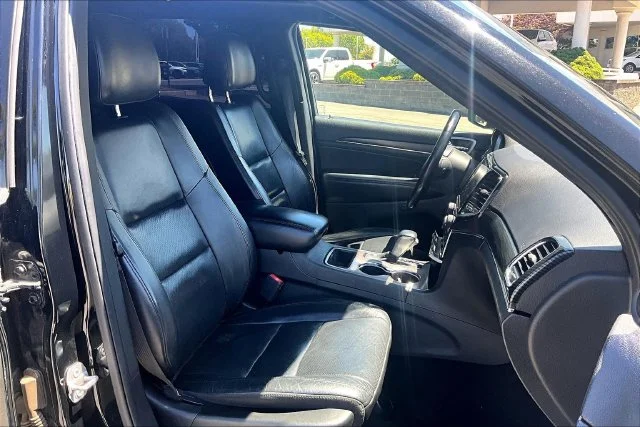 Used 2019 Diamond Black Jeep Limited image 7