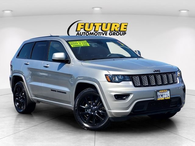 Used 2019 Silver Jeep Altitude image 1