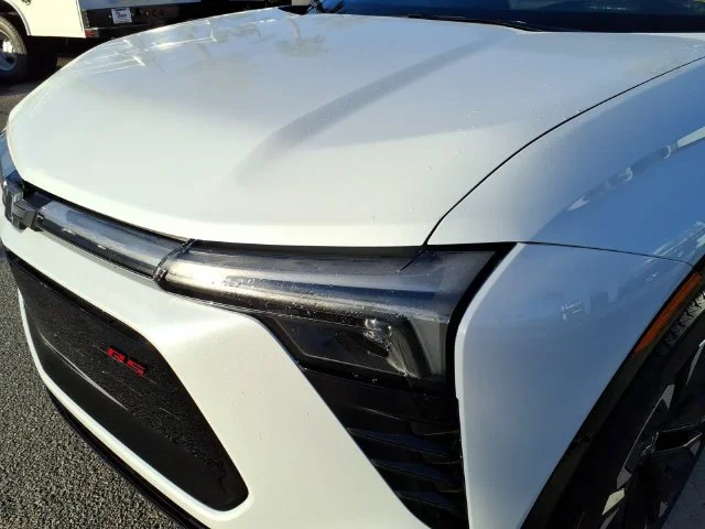 Used 2026 Polar White Tricoat Chevrolet RS image 9