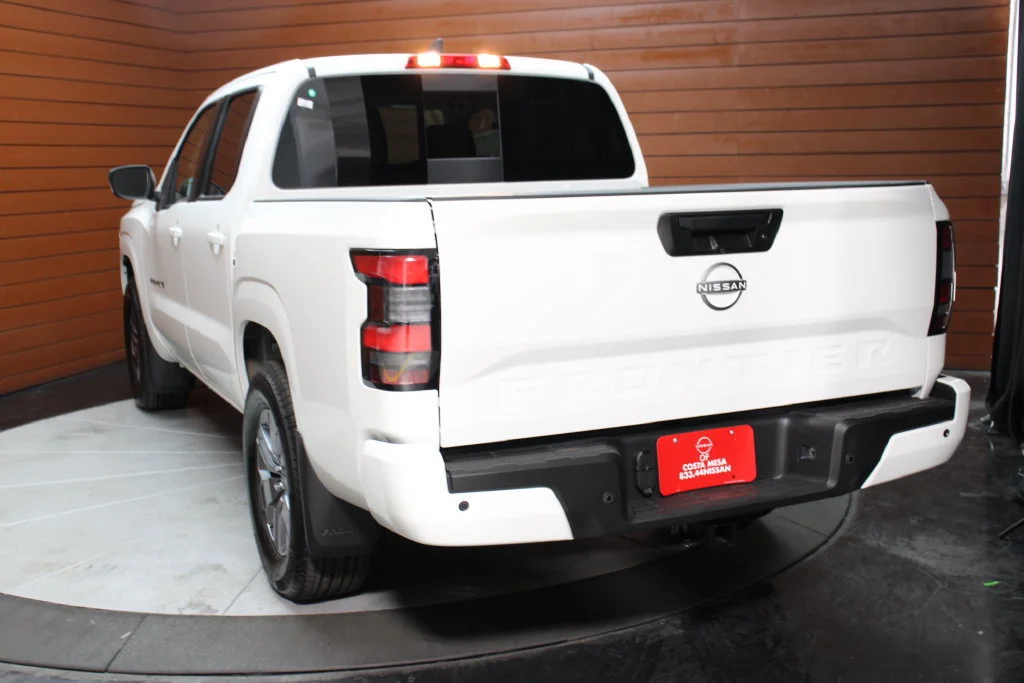 New 2027 Glacier White Nissan Crew Cab SV image 21