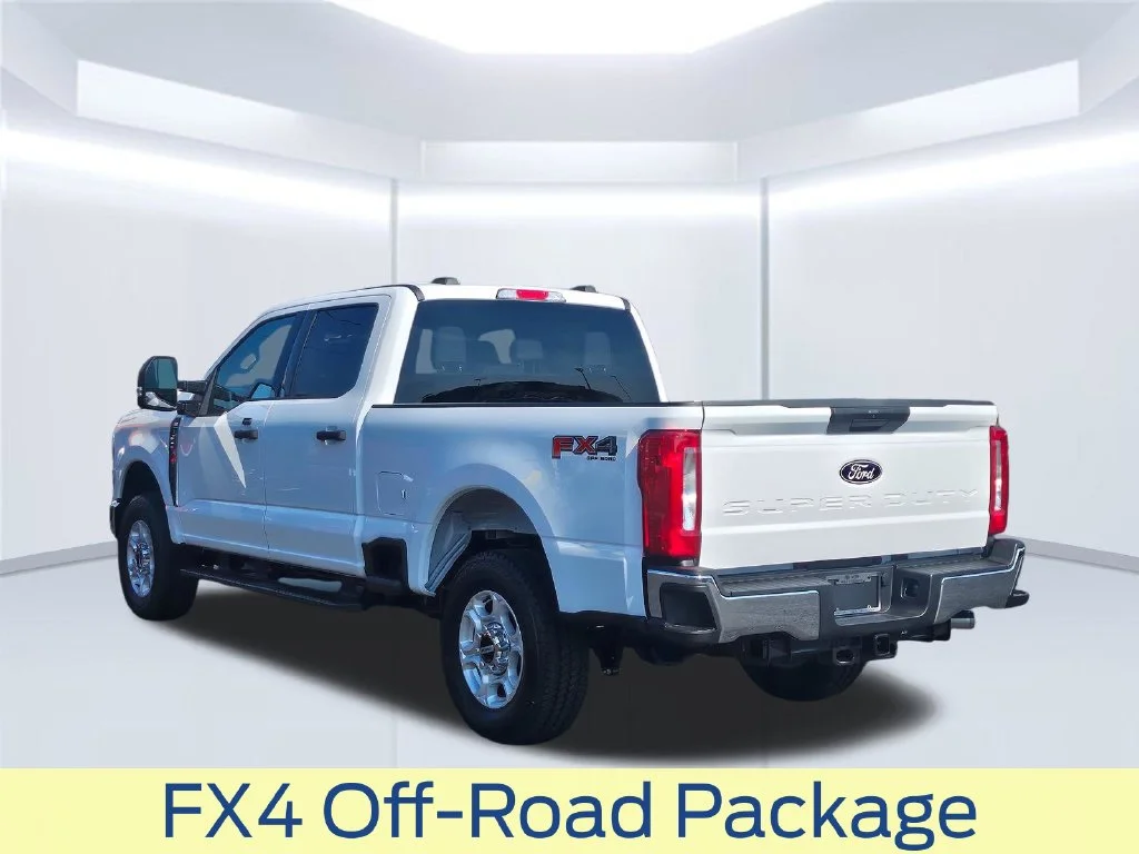 New 2027 Oxford White Ford F-250® XLT image 19