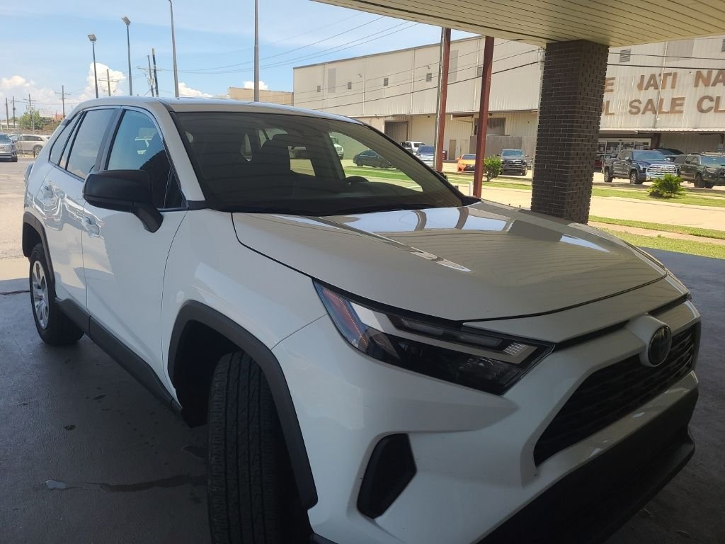 Used 2025 White Toyota LE image 8