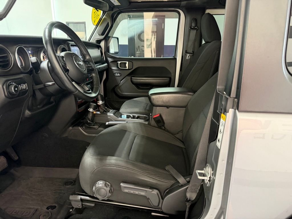 Used 2018 Silver Jeep Sport S image 28