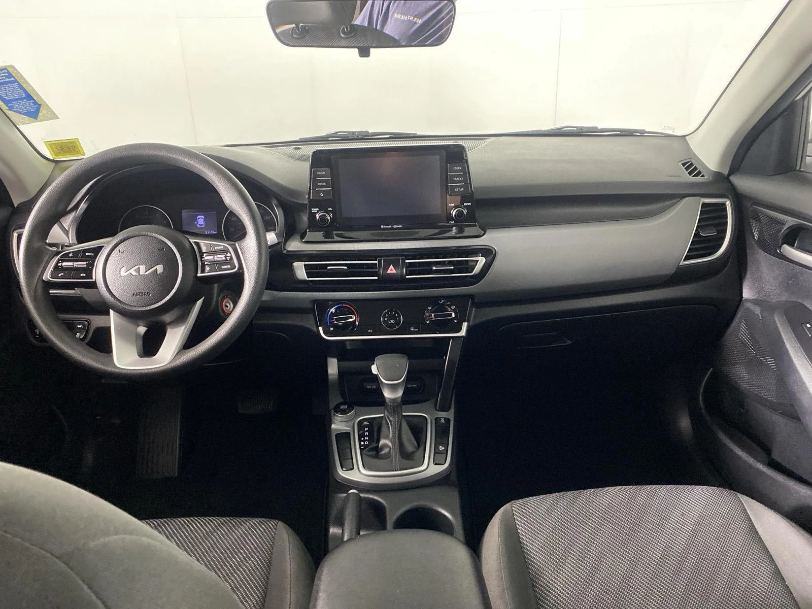 Used 2022 Snow White Pearl Kia LX image 36