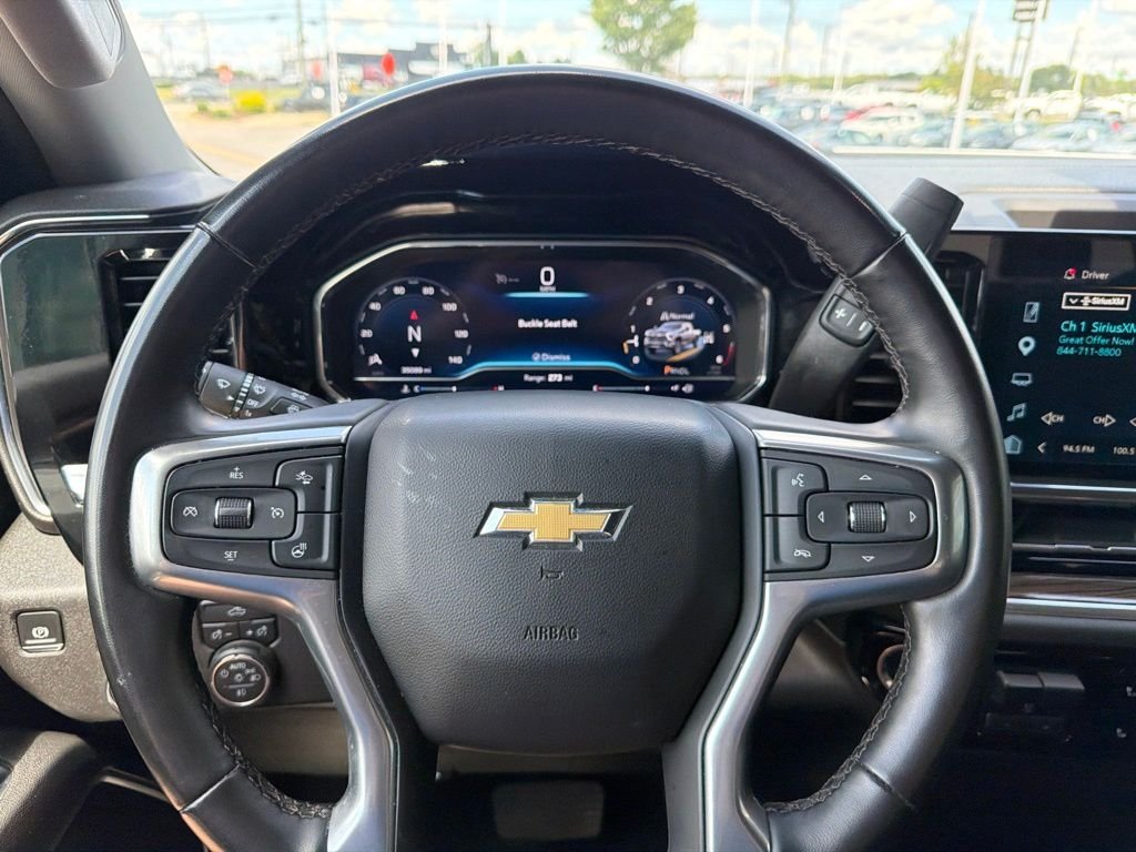 Used 2025 White Chevrolet LT image 19