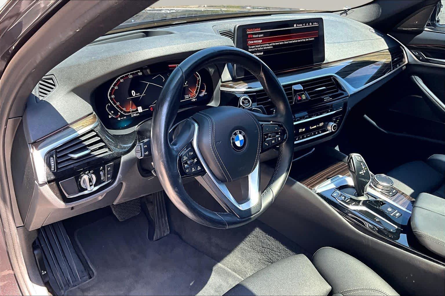 Used 2022 Dark Graphite Metallic BMW 530i image 18