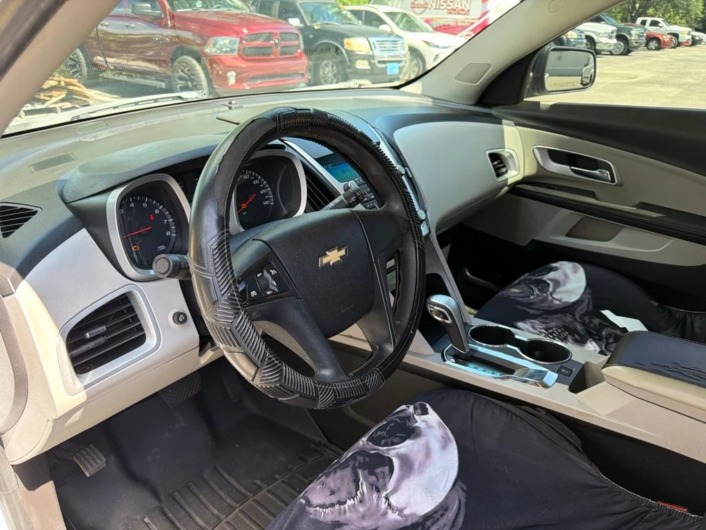 Used 2010 Summit White Chevrolet LS image 9