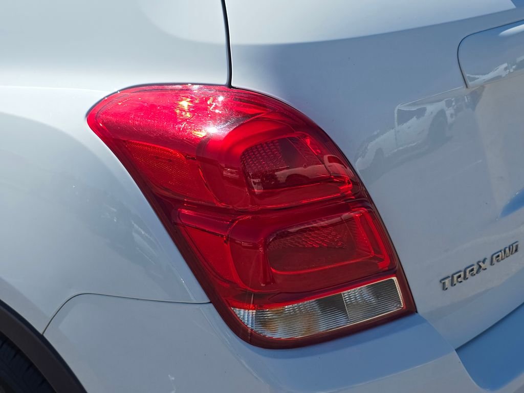 Used 2022 White Chevrolet LT image 15