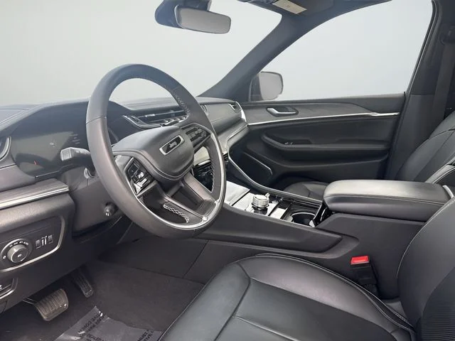 Used 2023 Black Jeep Overland image 9