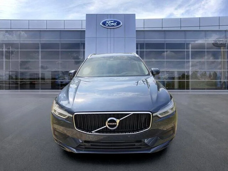 Used 2019 Denim Blue Metallic Volvo Momentum image 3