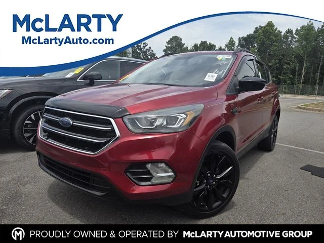 Used 2018 Red Ford SE image 1