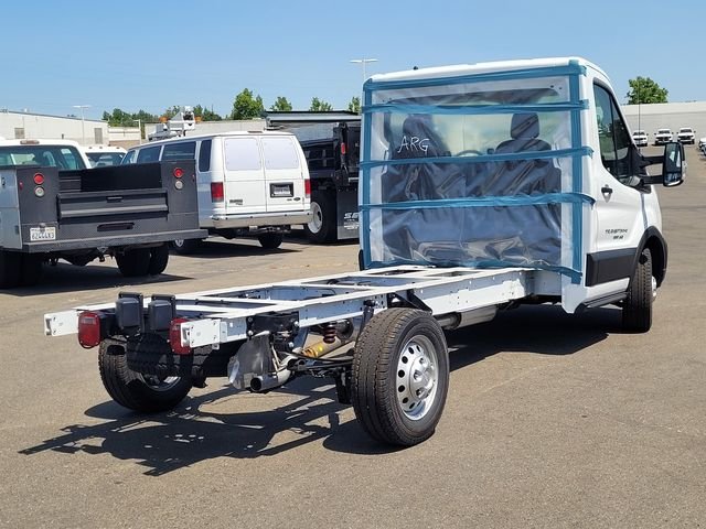 New 2025 Oxford White Ford Cutaway image 5