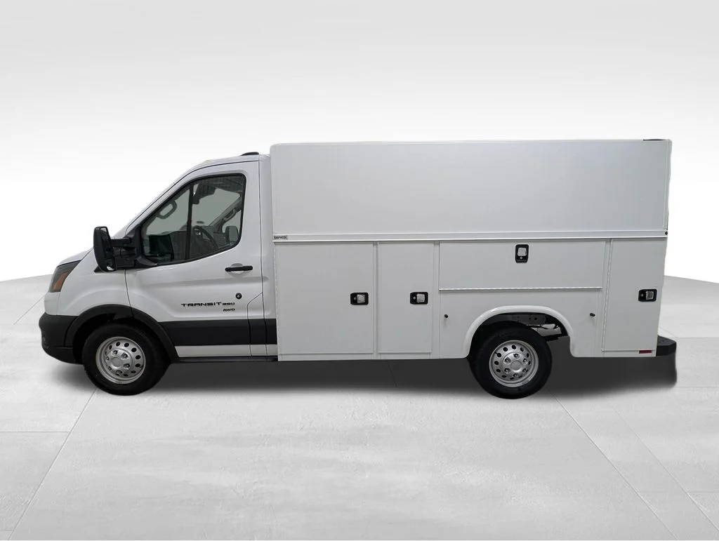 New 2026 Oxford White Ford Cutaway image 1