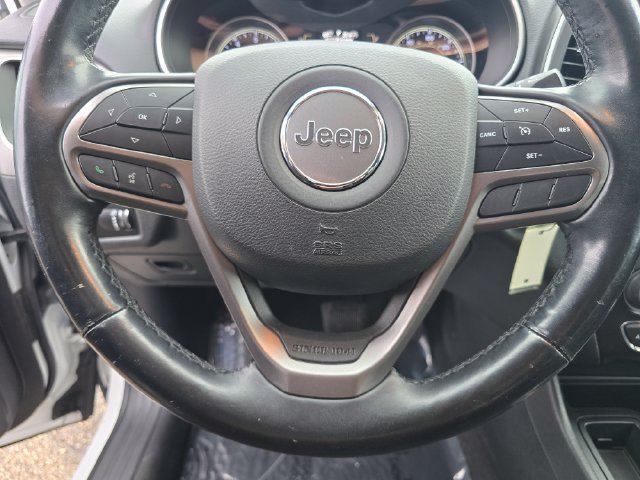 Used 2020 Bright White Clearcoat Jeep Latitude image 33