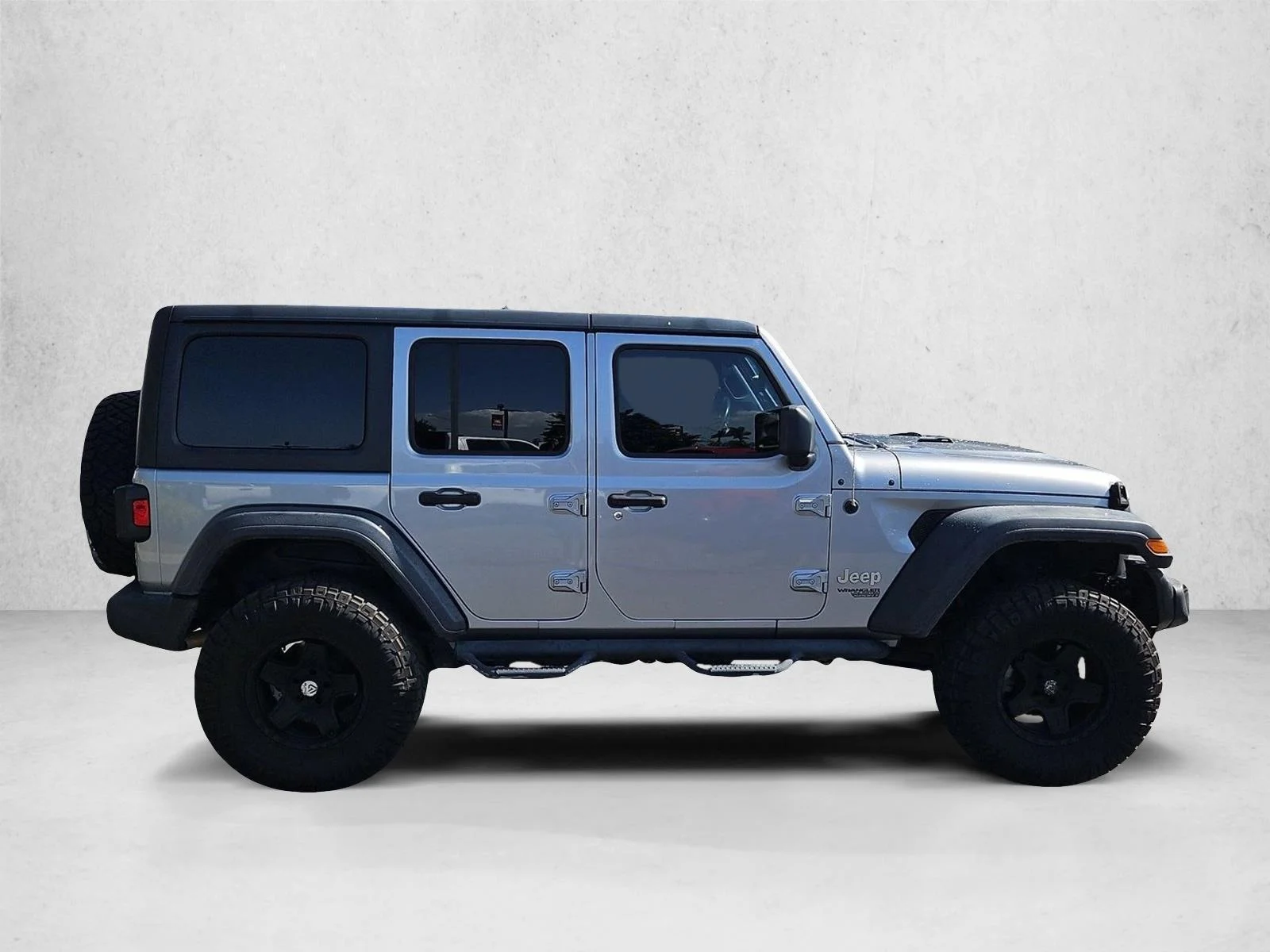 Used 2020 Billet Silver Metallic Clearcoat Jeep Sport S image 4