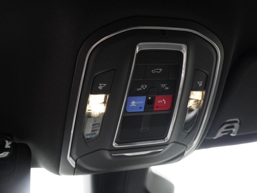 New 2026 Bright White Clear-Coat Exterior Paint Jeep Limited image 17