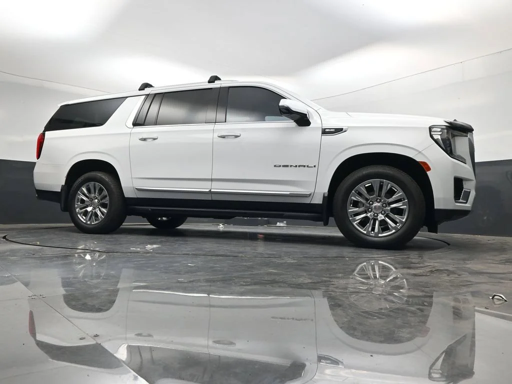Used 2021 White GMC Denali image 39