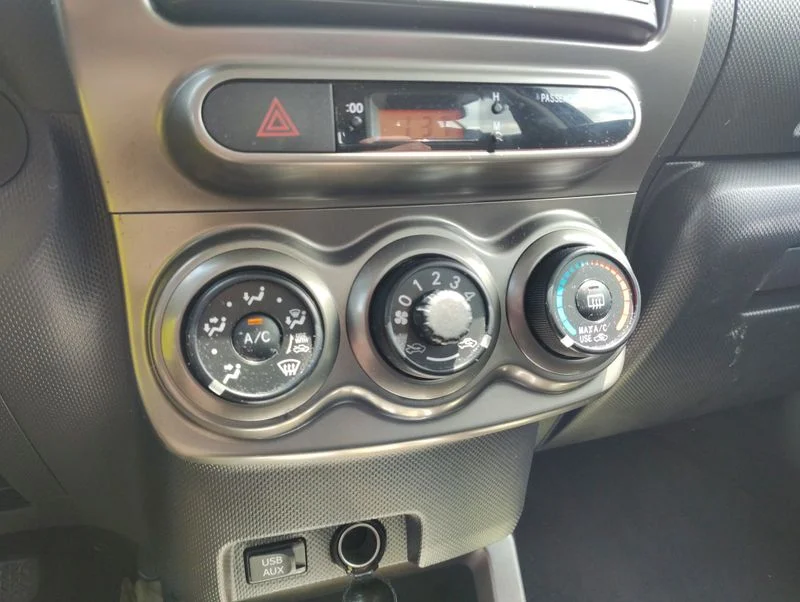 Used 2013 Blue Scion Base image 13