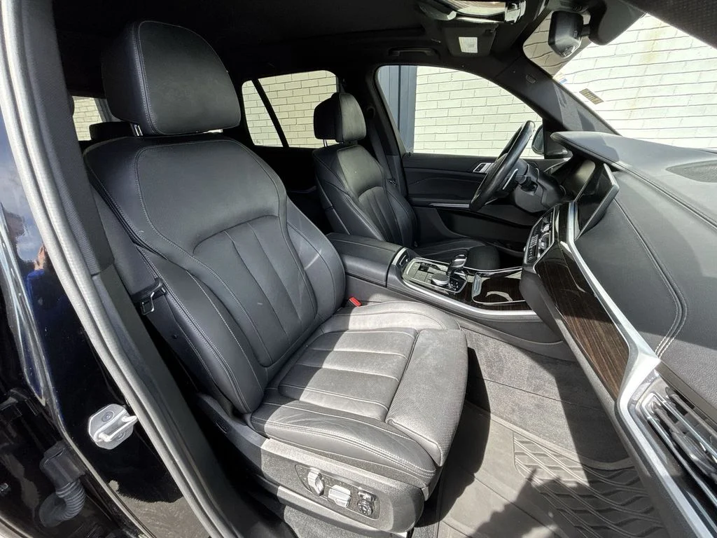 Used 2021 Black BMW xDrive40i image 27