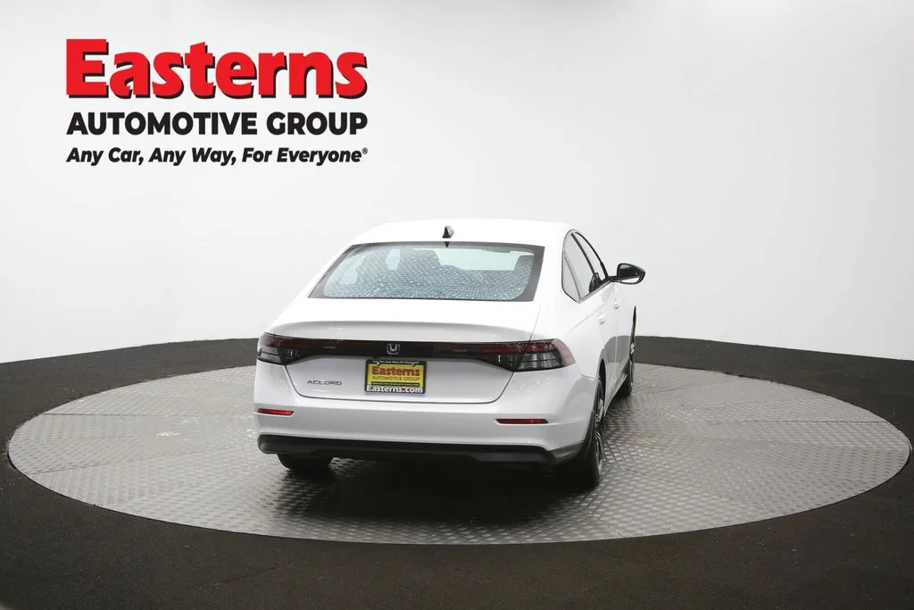 Used 2026 White Honda SE image 37