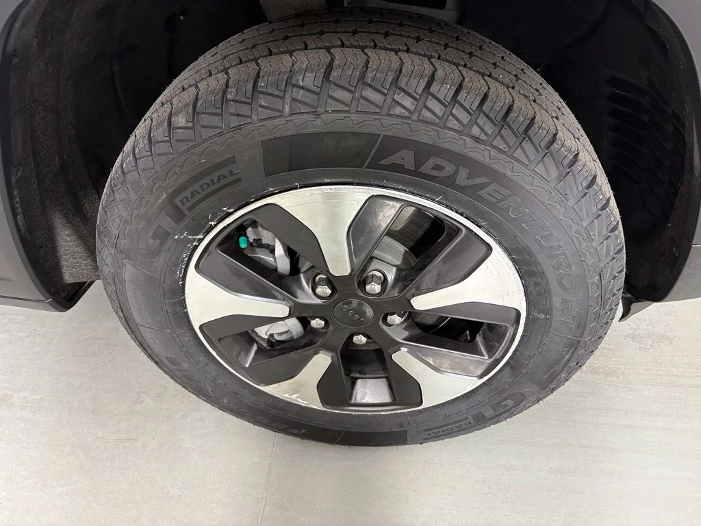 Used 2024 White Jeep 4xe image 10