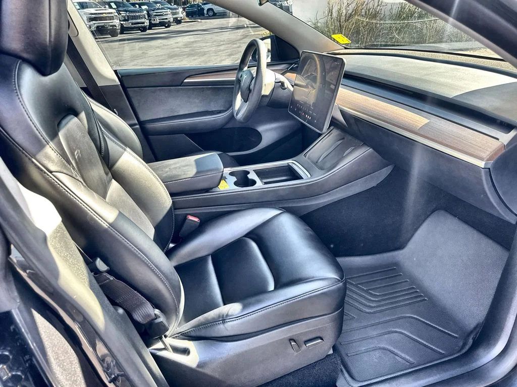 Used 2024  Tesla  image 29