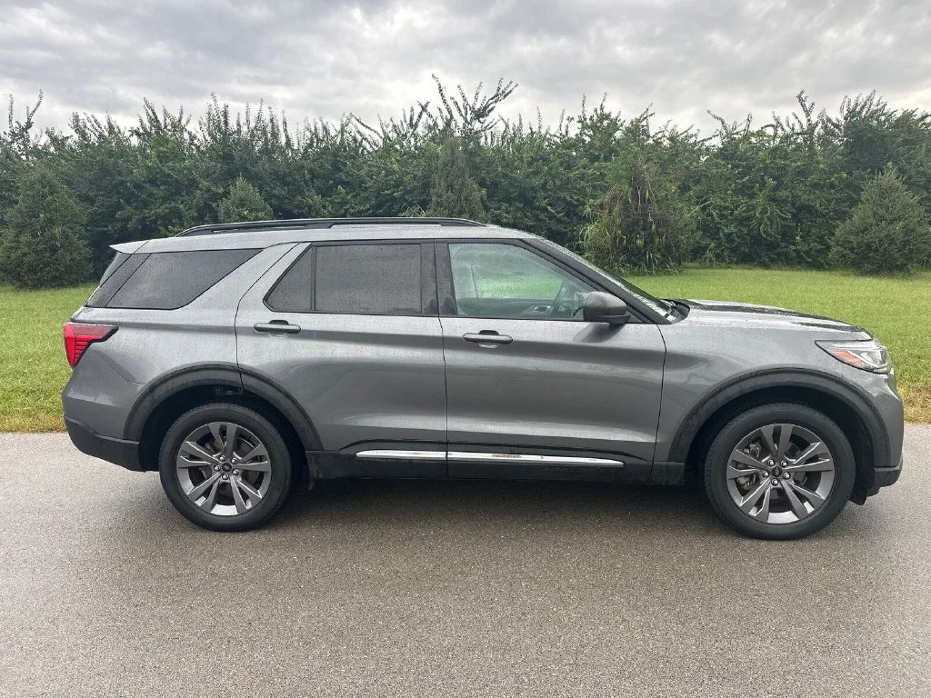 Used 2025 Gray Ford Active image 6