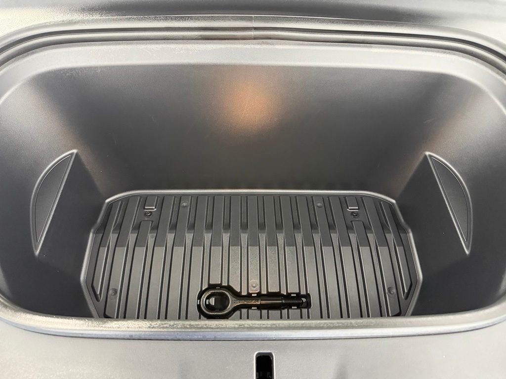 Used 2024 White Tesla Long Range image 34