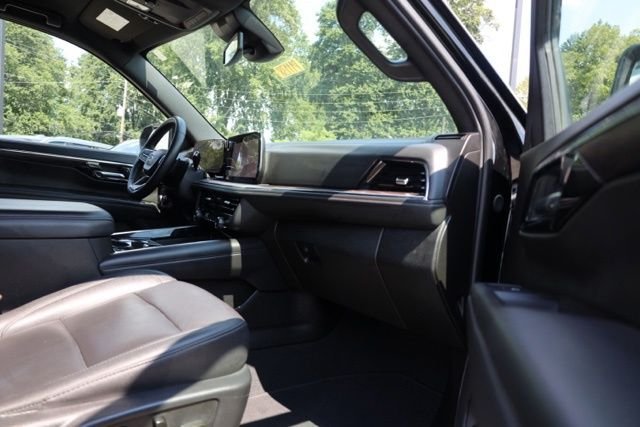 Used 2025 Black Chevrolet Z71 image 38