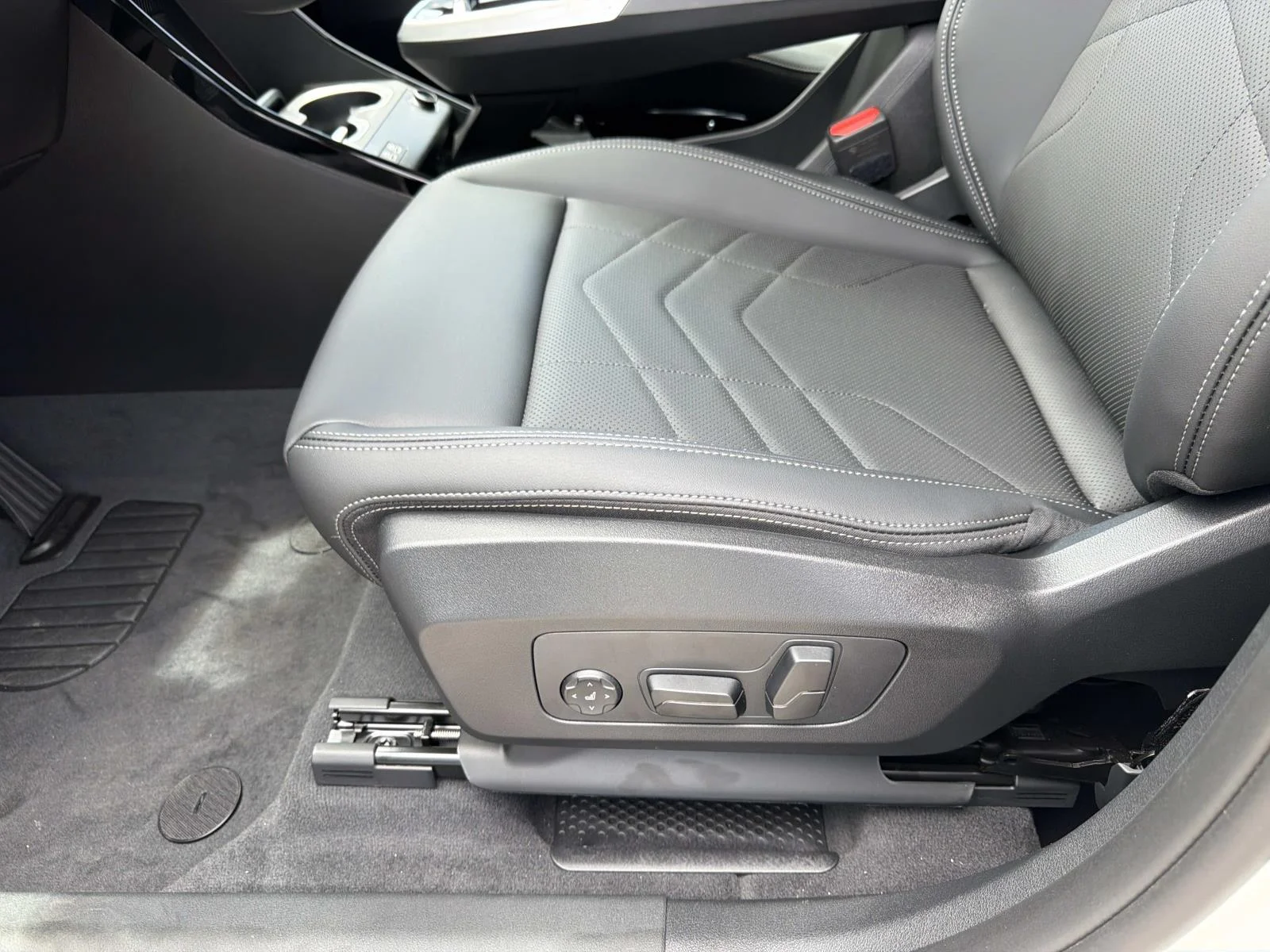 New 2026 Alpine White BMW xDrive28i image 17