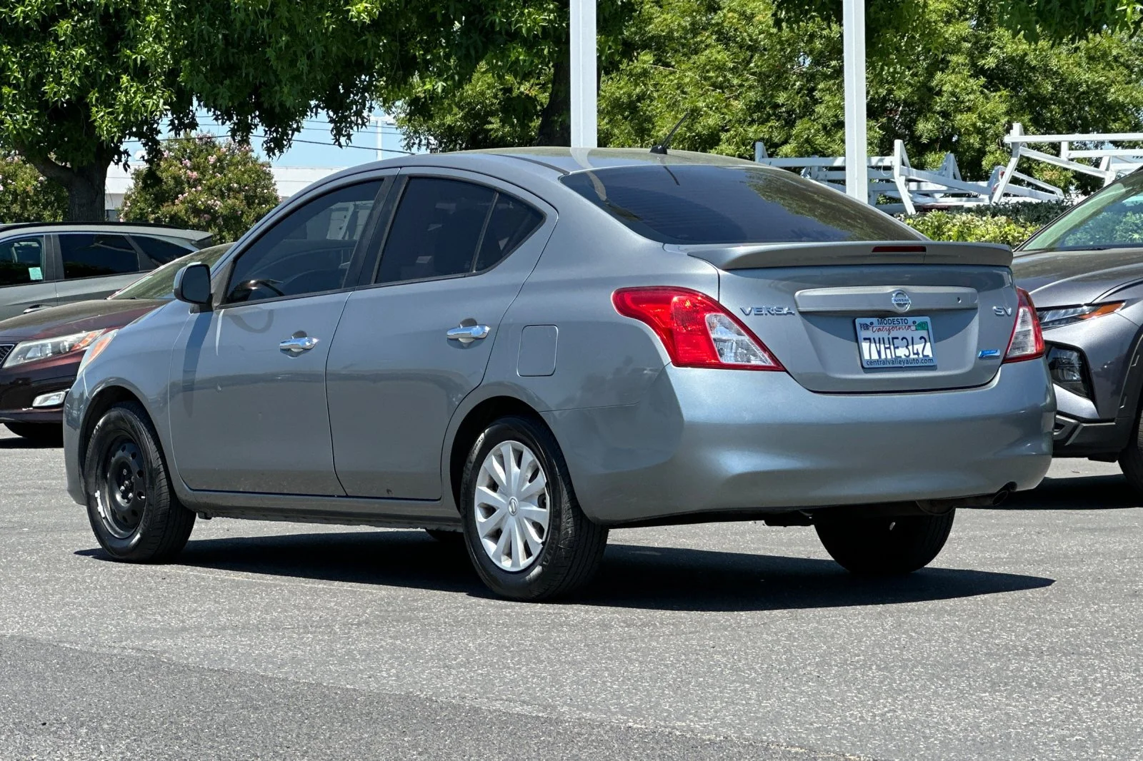 Used 2014 Magnetic Gray Nissan SV image 6