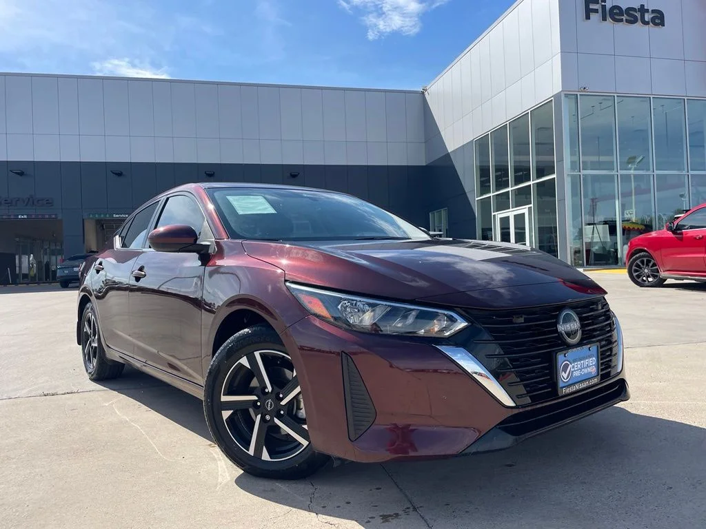 Certified Used 2025  Nissan SV image 1