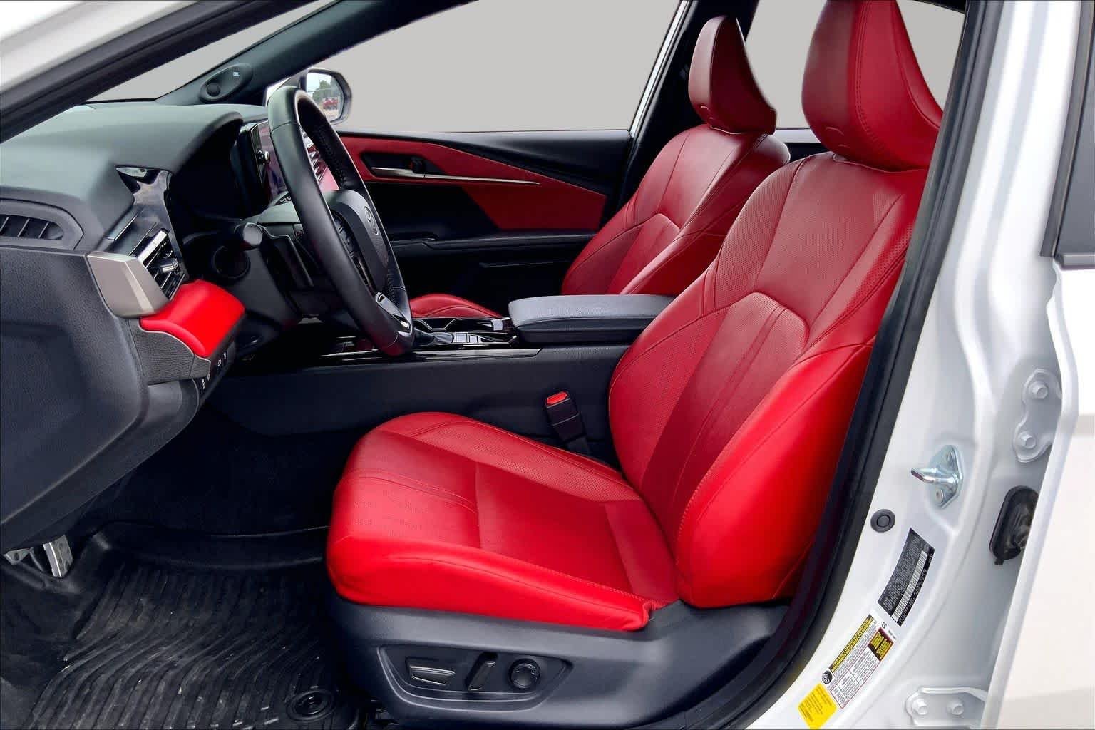 Used 2025 Wind Chill Pearl Toyota XSE image 8