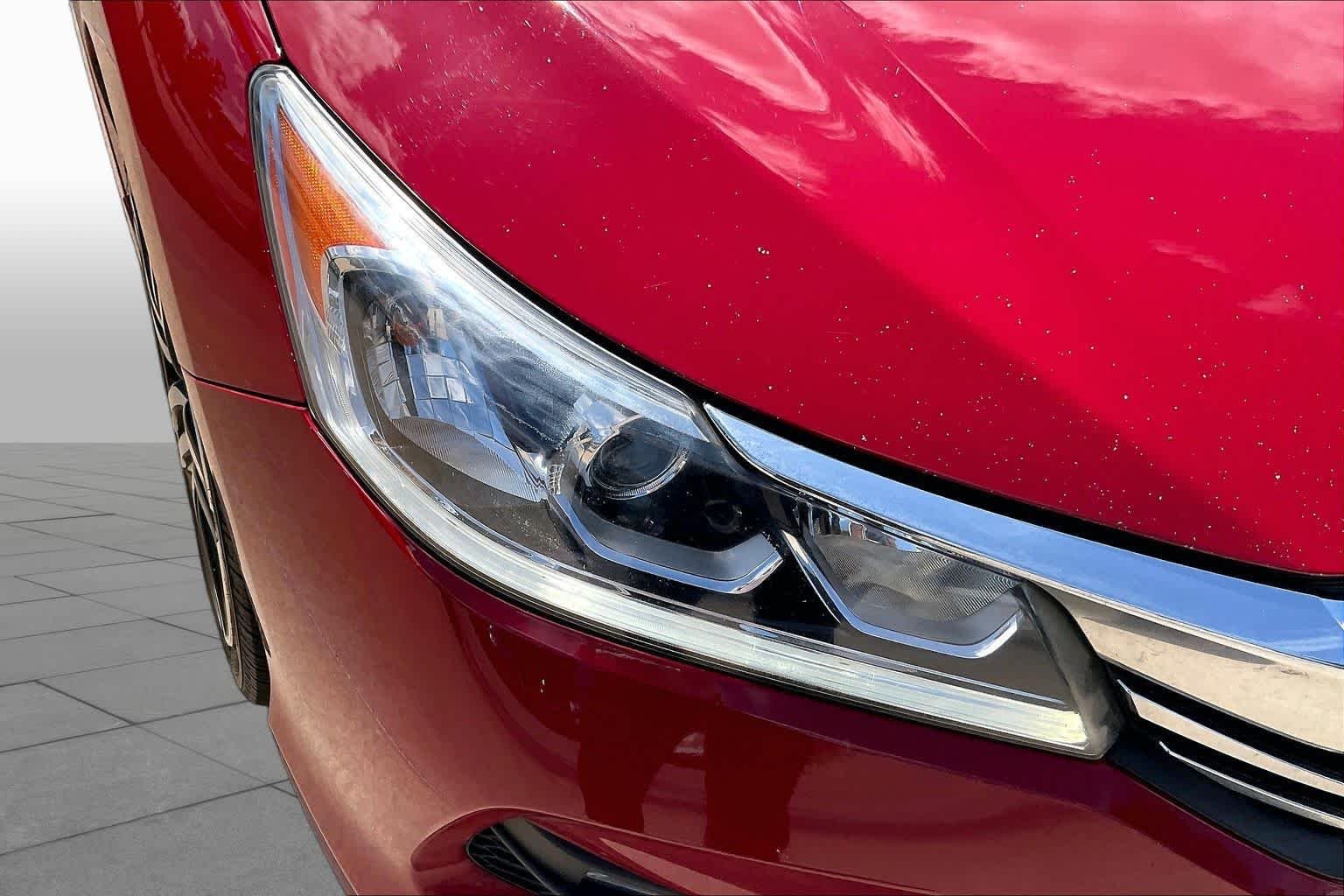 Used 2016 Basque Red Pearl II Honda Sport image 27