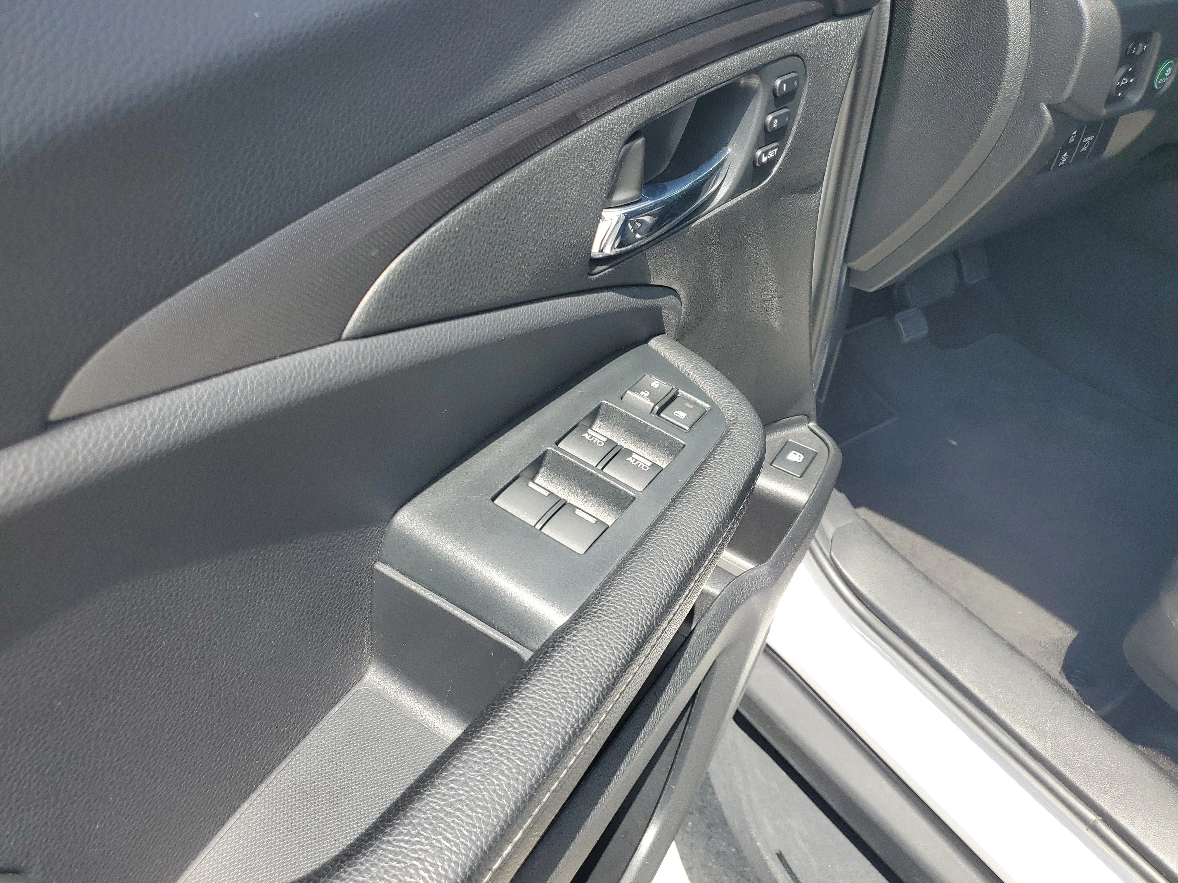 Used 2023 Platinum White Honda RTL image 24