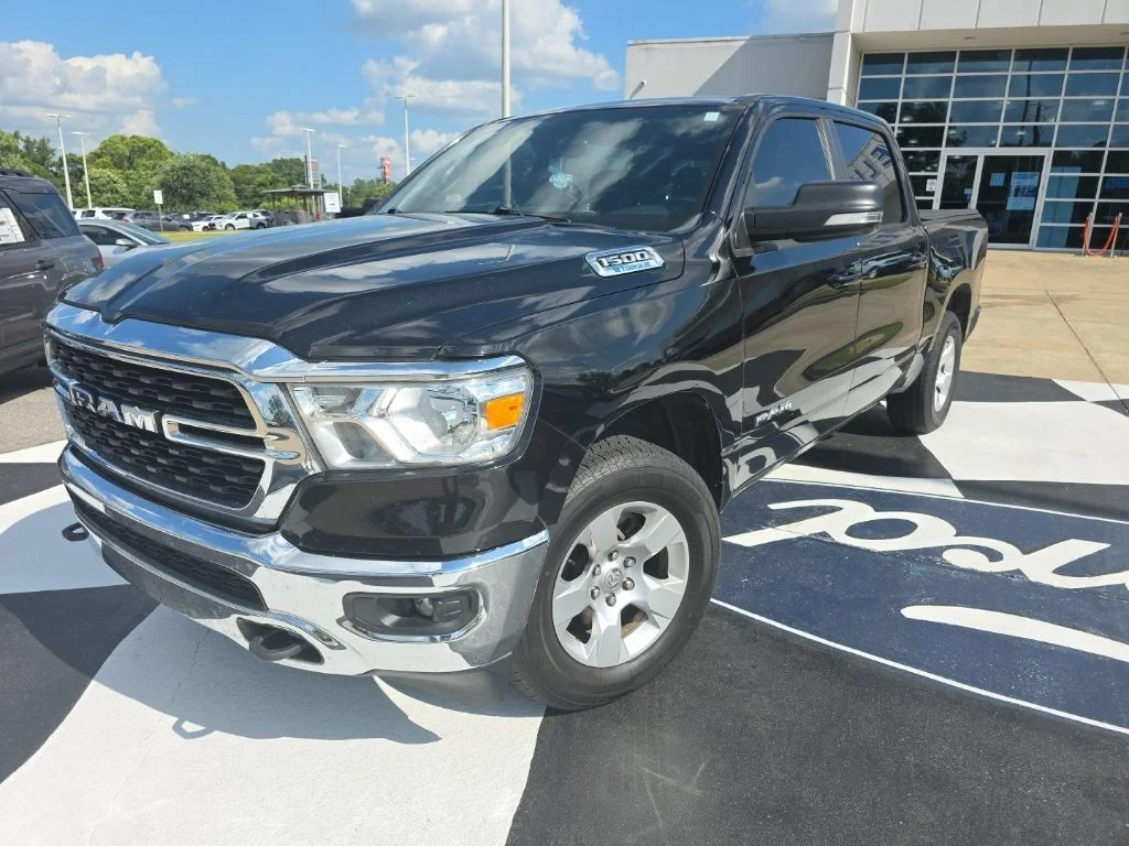 2022 RAM 1500 Big Horn/Lone Star 4x4 Crew Cab 5'7's photo