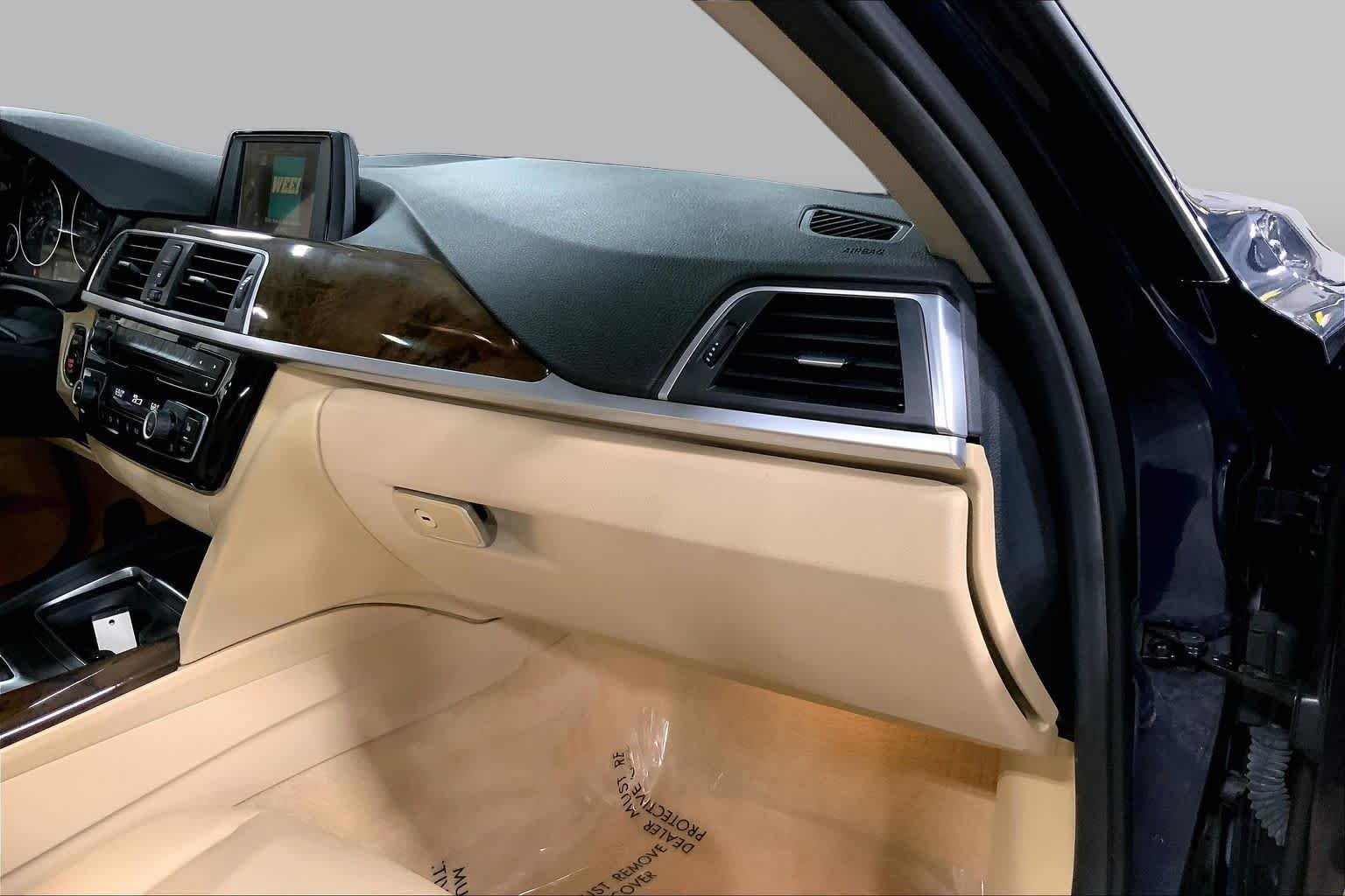 Used 2016 Imperial Blue Metallic BMW 320i xDrive image 19
