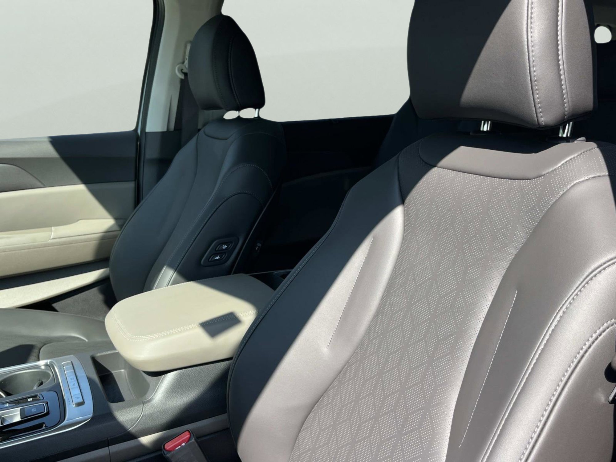 New 2026 Ivory Silver Kia EX image 22