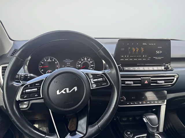 Used 2022 White Kia S image 12