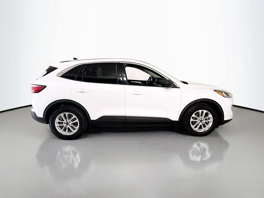 Used 2022 Oxford White Ford SE image 13